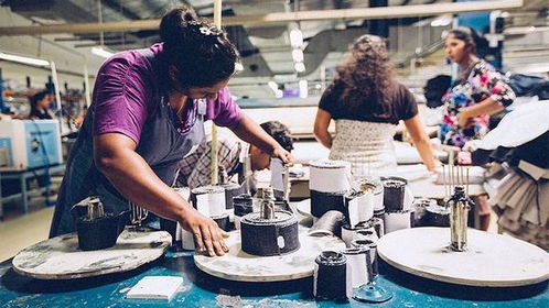 你穿的衣服,可能是用這些女人的淚水染成的