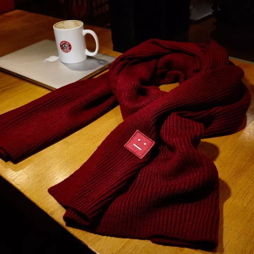 雙十二必入：Acne Studios 爆款笑臉裝飾羊毛針織圍巾，三色隨心搭附贈精美手提袋